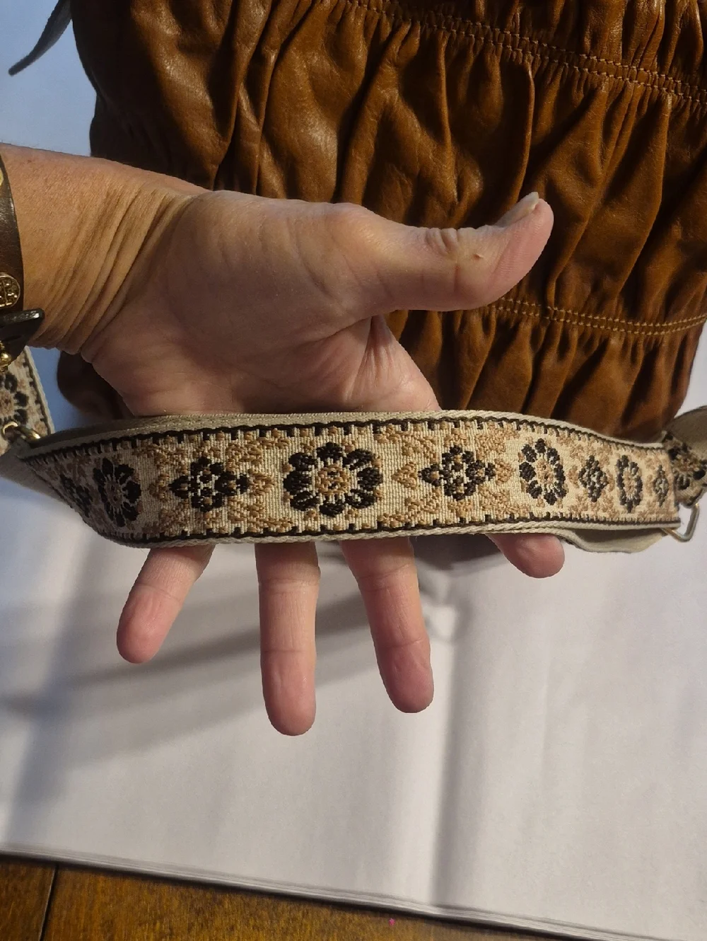 Mido Mido Tan Gathered Shoulder Bag - Picture 9 of 14